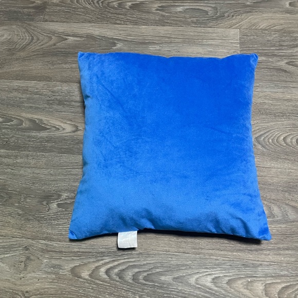 Baby Yoda throw pillow - Picture 3 of 3